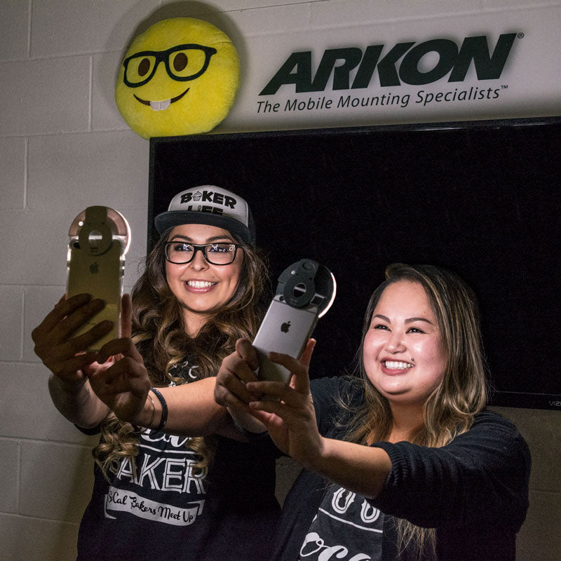 Arkon SPLEDRING Rechargeable Selfie LED Clip-On Ring Light for iPhone Selfies &amp; Streaming Live Video (sku 36734)